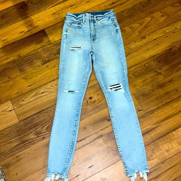 Gap gently worn true skinny jeans in a sz 2/26TALL - Picture 2 of 5